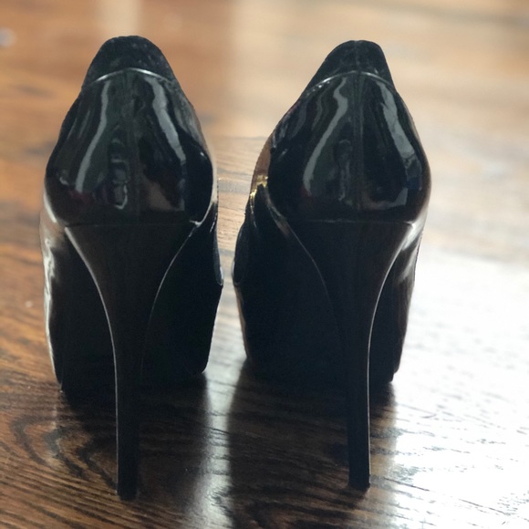 Black and gold spiked stiletto heels! - Picture 3 of 4